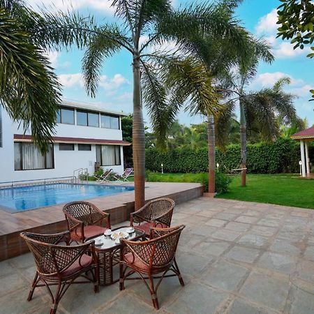Вилла White Coco House 4Bhk Насик Экстерьер фото